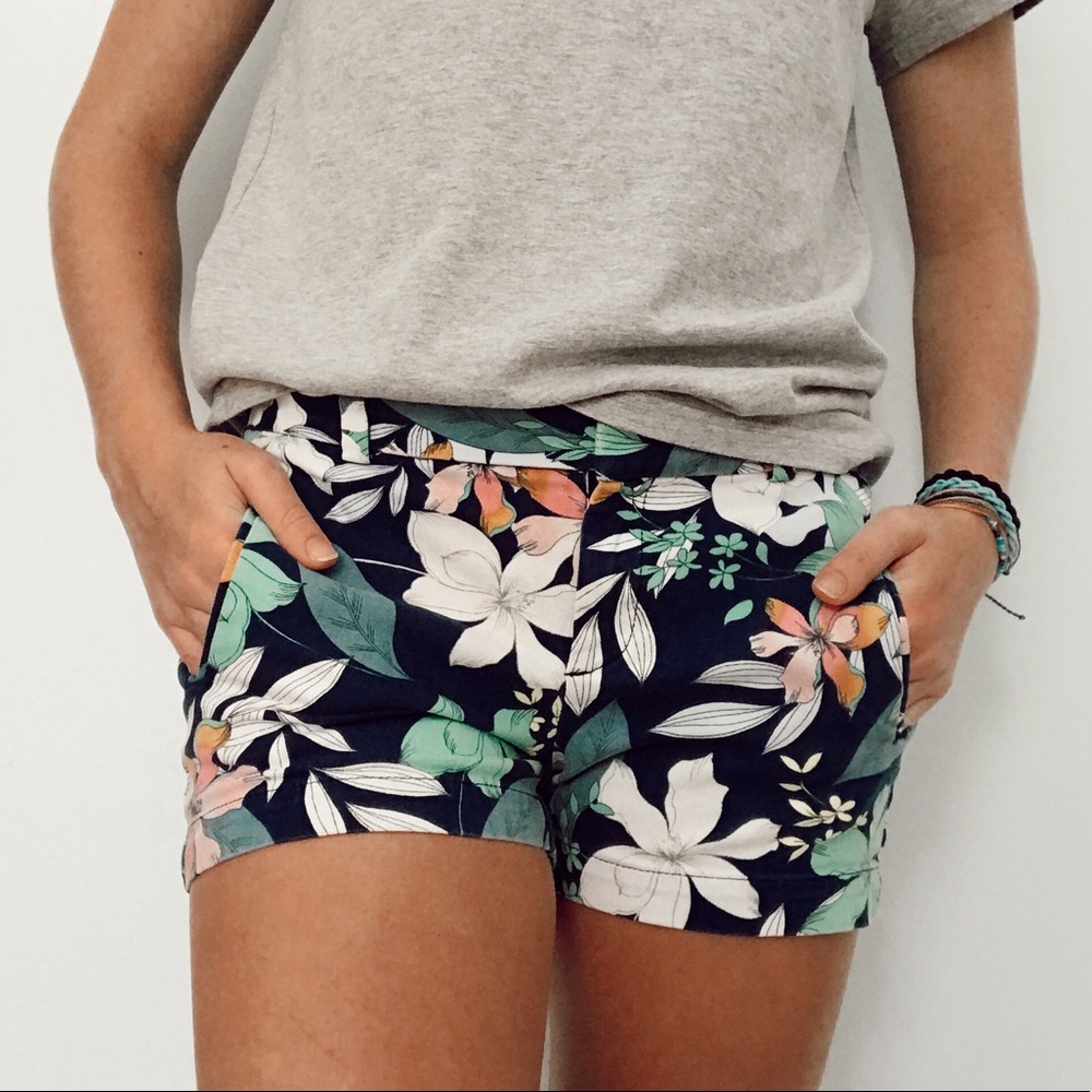 a.n.a Floral Shorts
